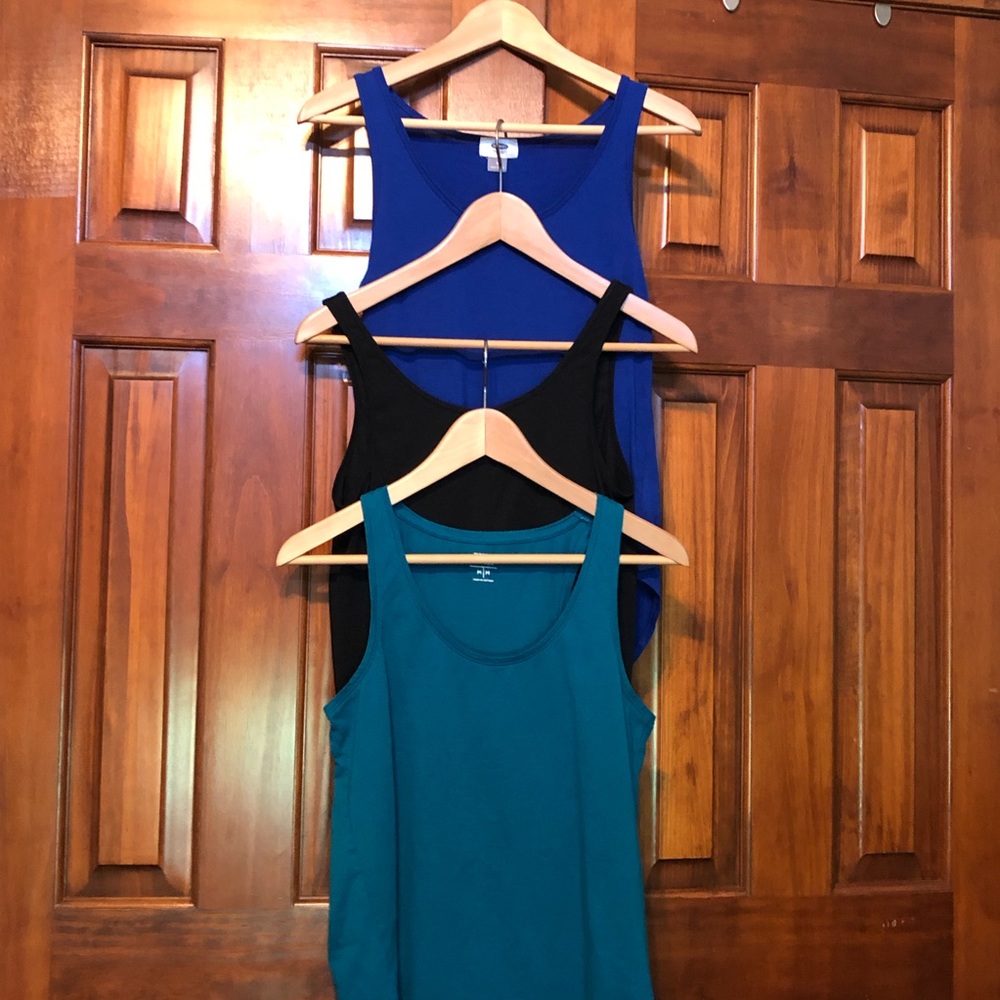 *3/$15* Old Navy Tank Tops M